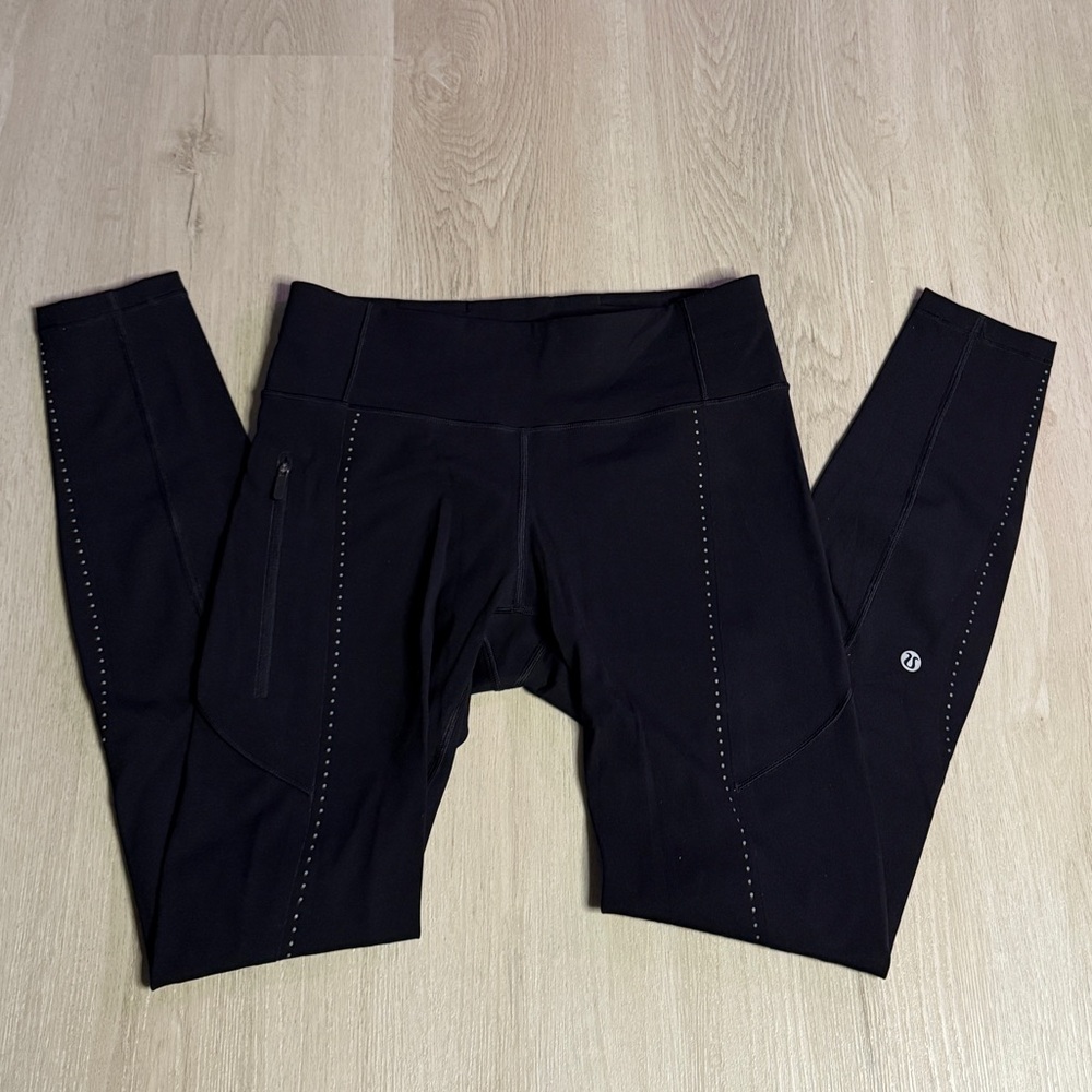 LULULEMON Full-Length Leggings w/Reflective Design - Size 6 - Black